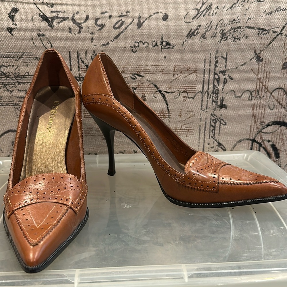 Closed toes heels